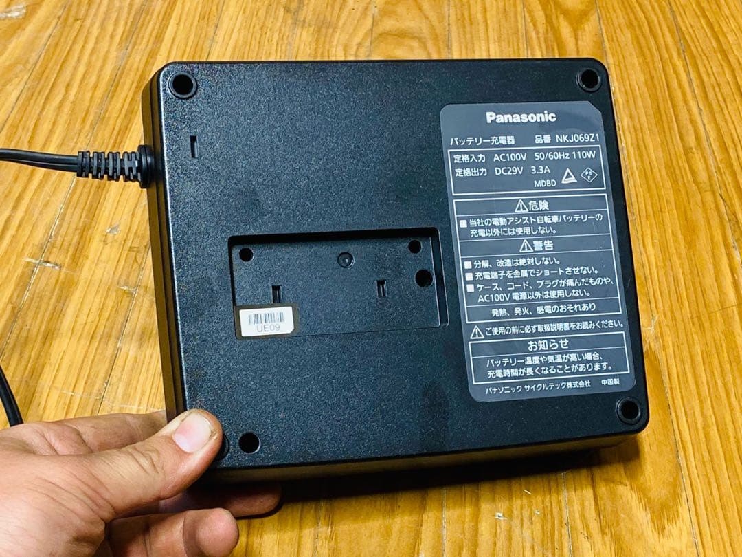 Panasonic 電動自転車用充電器 ブラック NKJ069Z1 中古