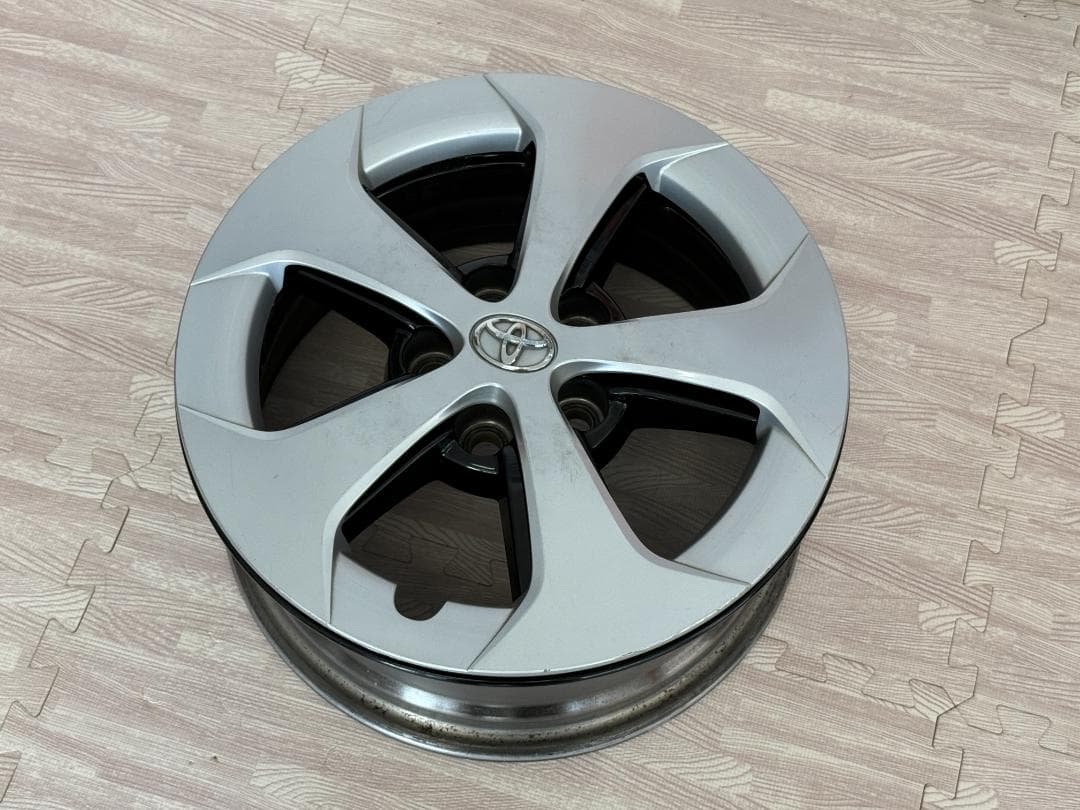 トヨタ純正　プリウス30後期　アルミホイール・ホイールキャップセット　１5インチ