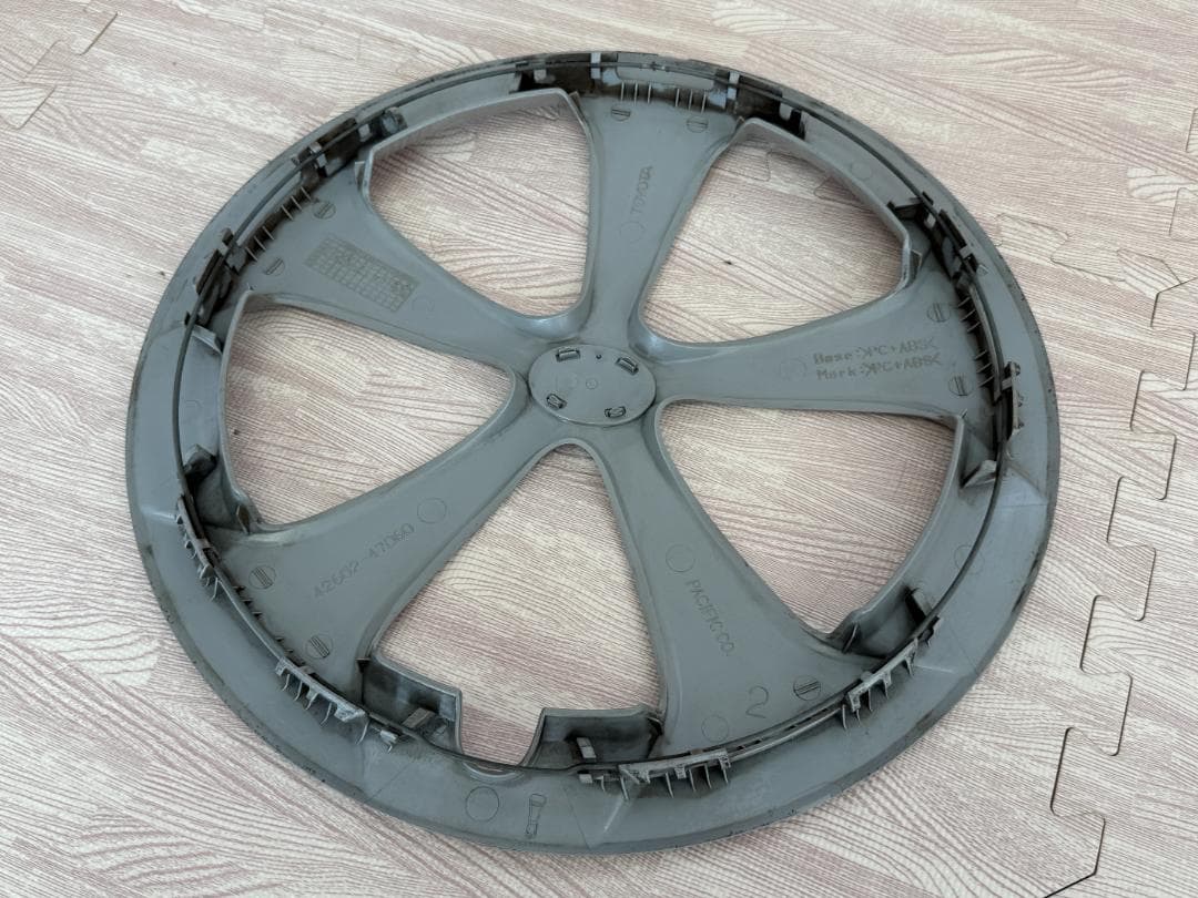 トヨタ純正　プリウス30後期　アルミホイール・ホイールキャップセット　１5インチ