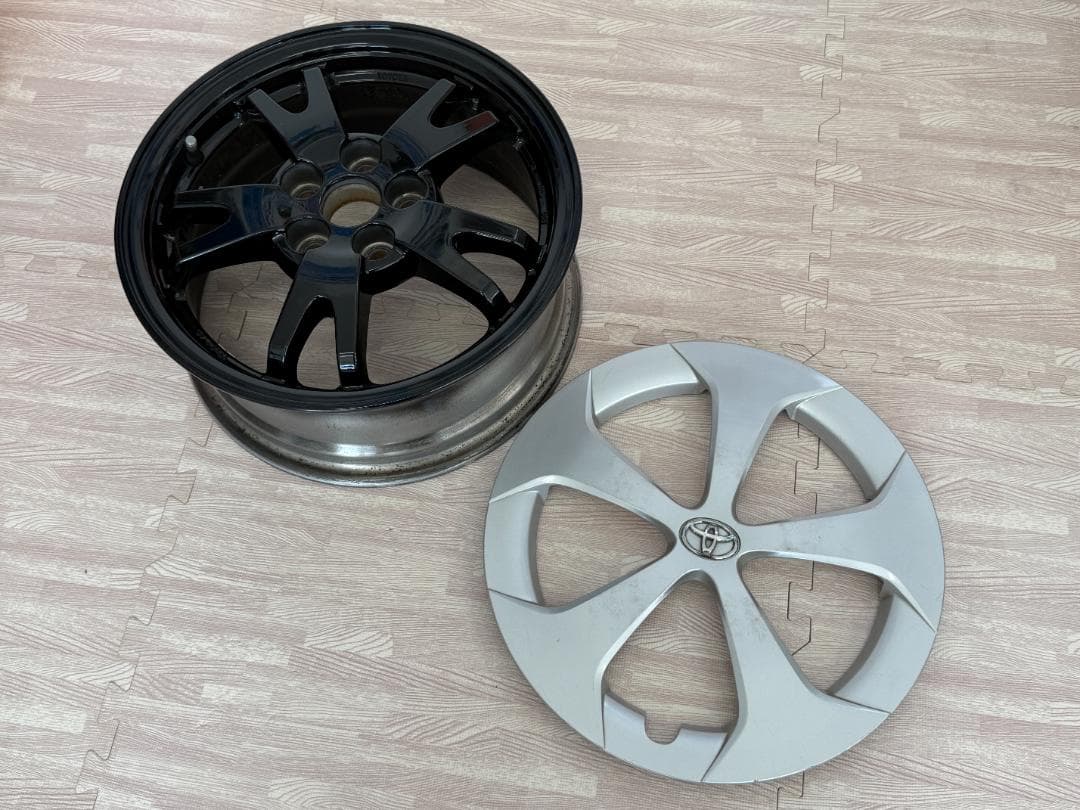 トヨタ純正　プリウス30後期　アルミホイール・ホイールキャップセット　１5インチ