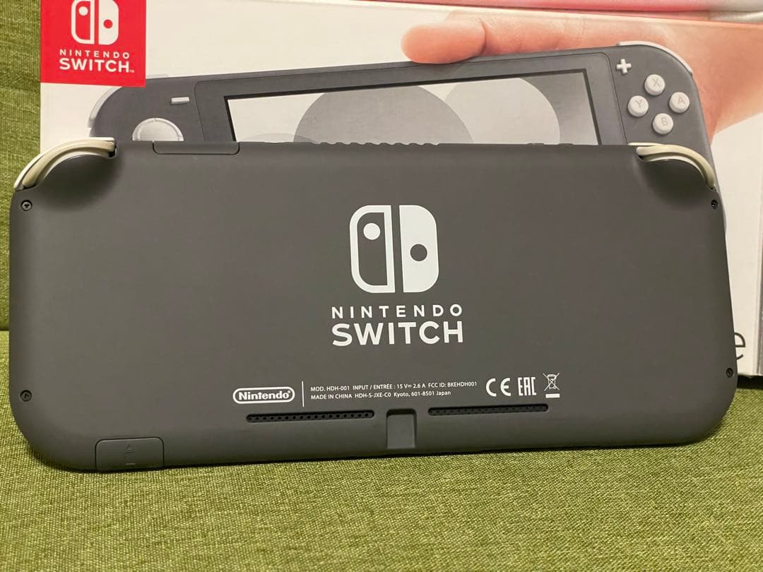 Nintendo Switch Lite グレー 本体と白い保護ケース