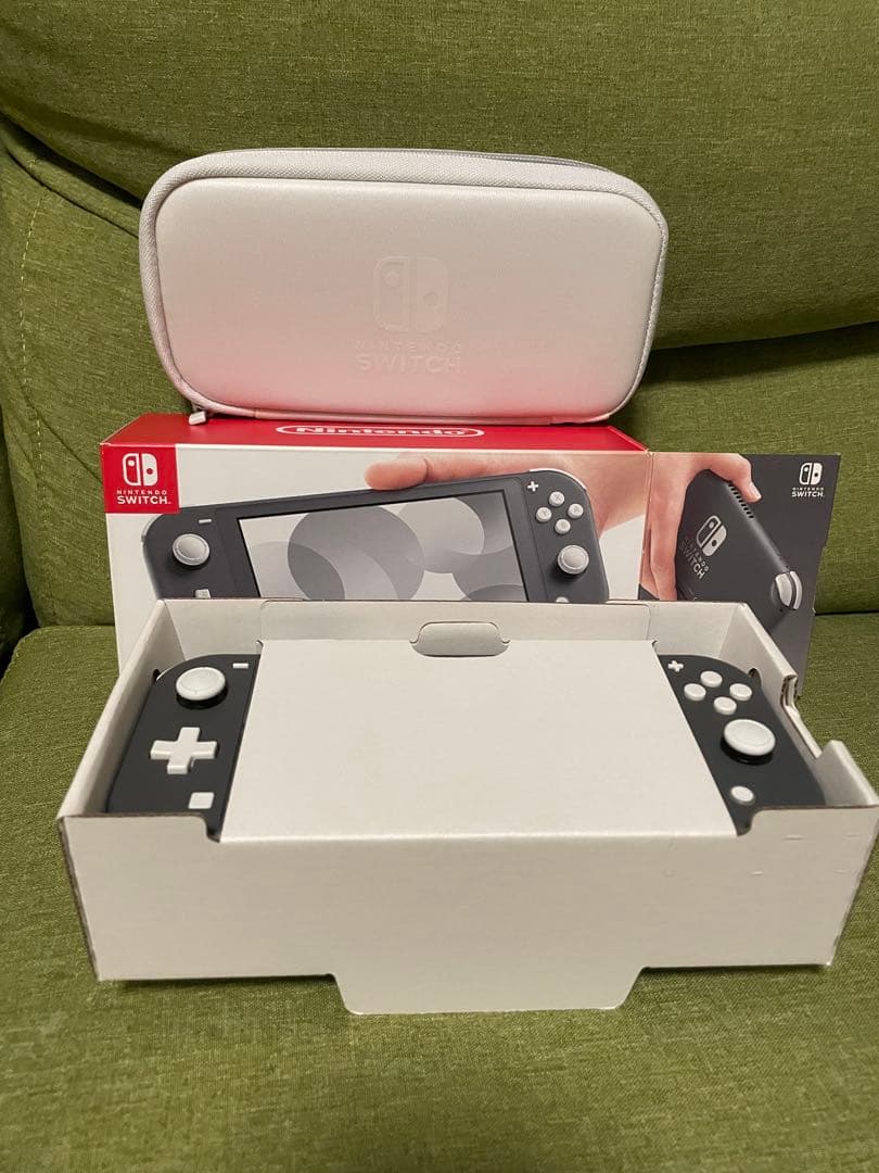 Nintendo Switch Lite グレー 本体と白い保護ケース