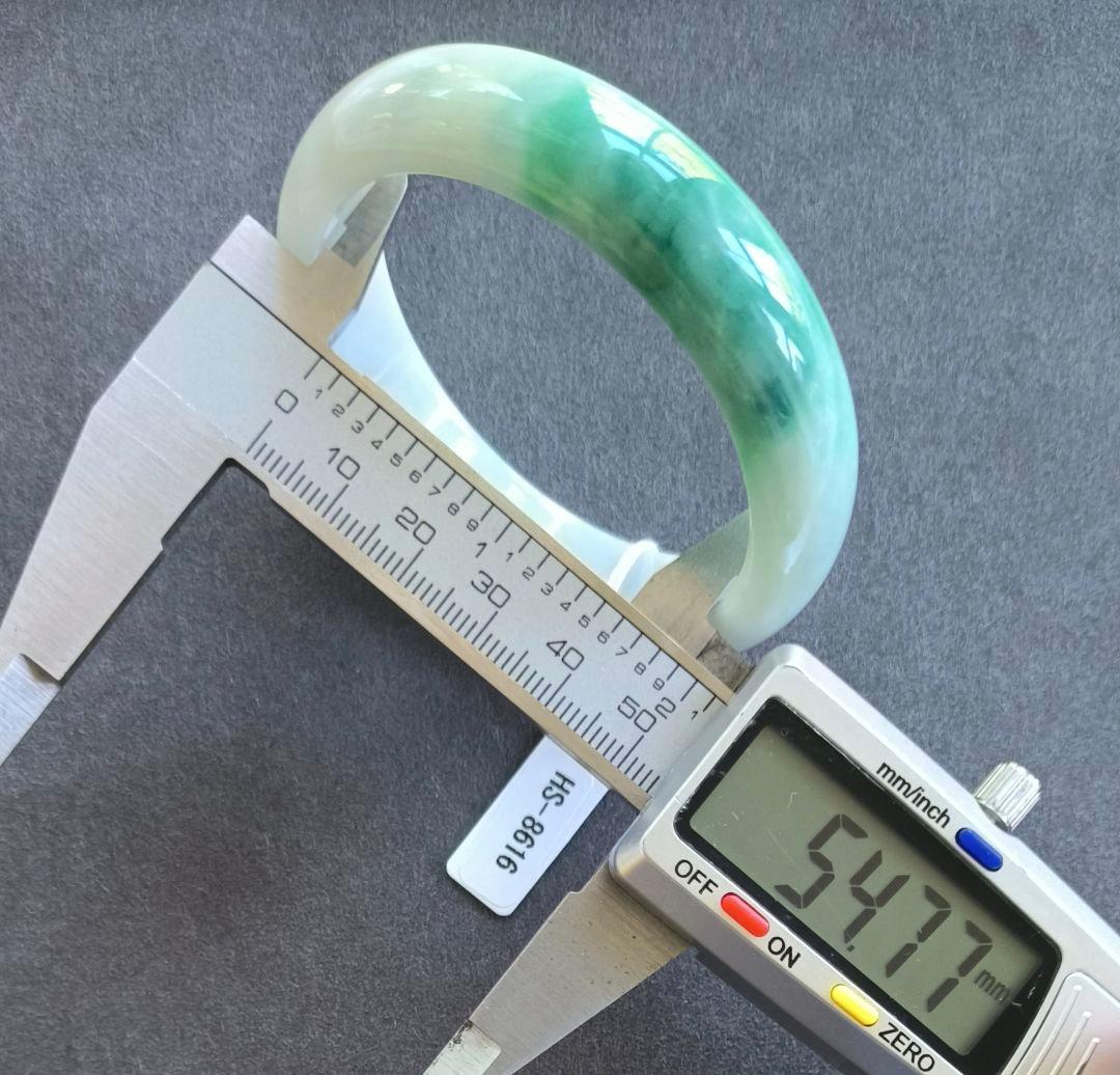 【日本鑑別書付:青翡翠】ミャンマー産青翡翠のバングル（内径55ミリ弱）8616