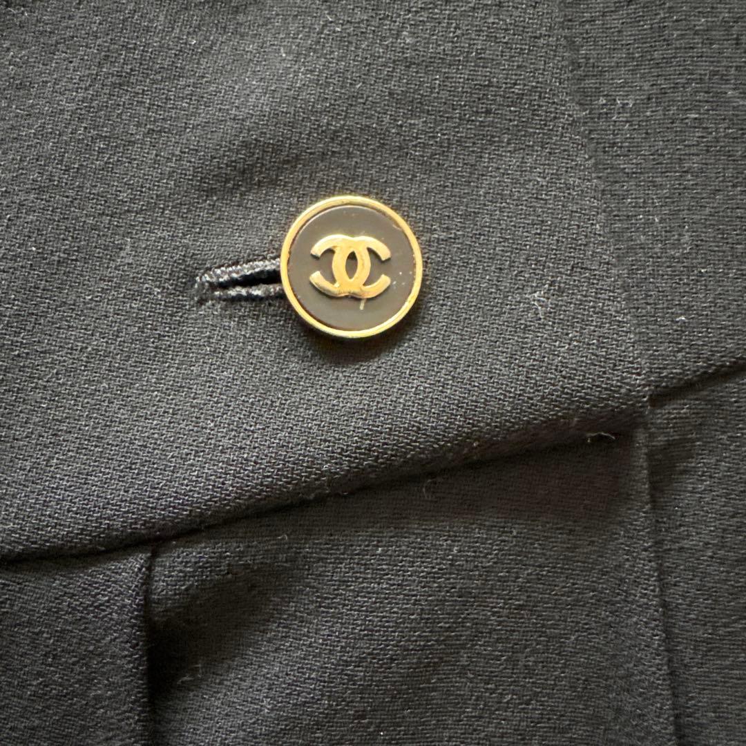 CHANEL 黒のプリーツスカート