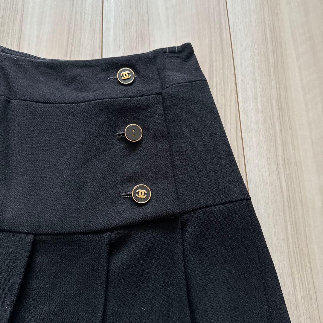 CHANEL 黒のプリーツスカート