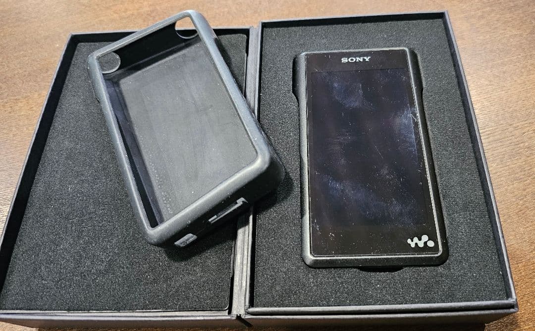 【バッテリー交換済中古美品】SONYウォークマンNW-WM1Aケース、リモコン付