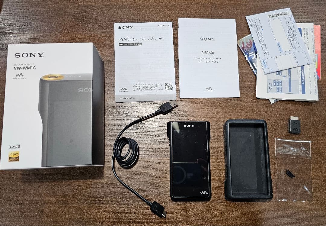 【バッテリー交換済中古美品】SONYウォークマンNW-WM1Aケース、リモコン付