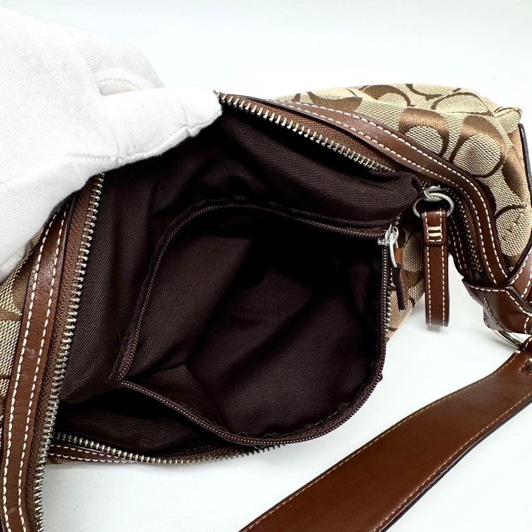 バッグ Coach Signature Soho Hobo Shoulder Bag