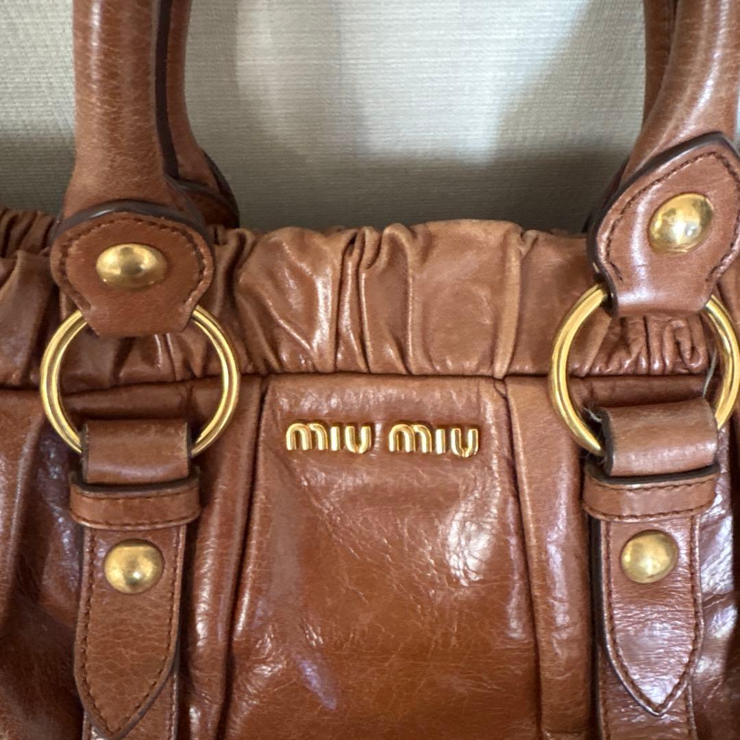 miumiu ハンドバッグ