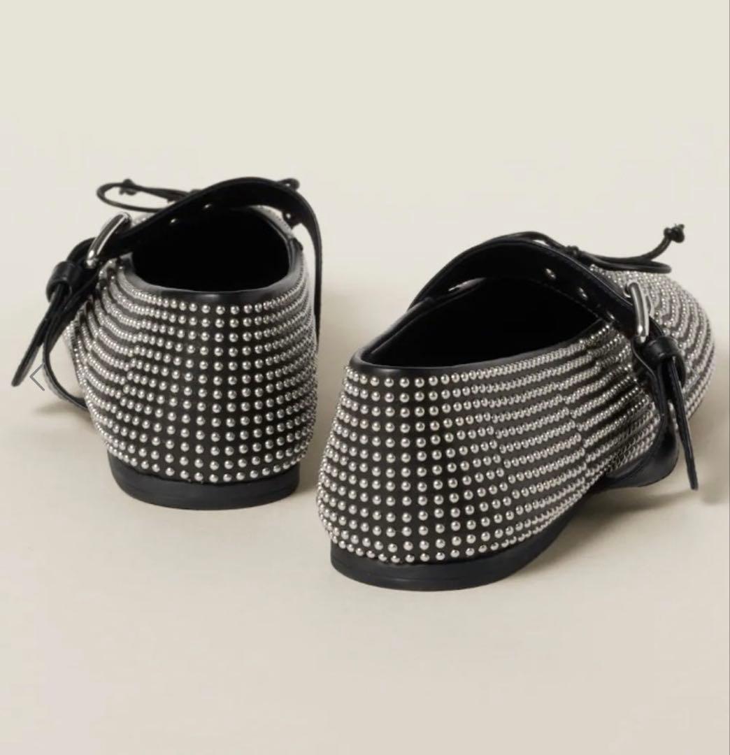miu miu スタッズ付きバレエシューズ