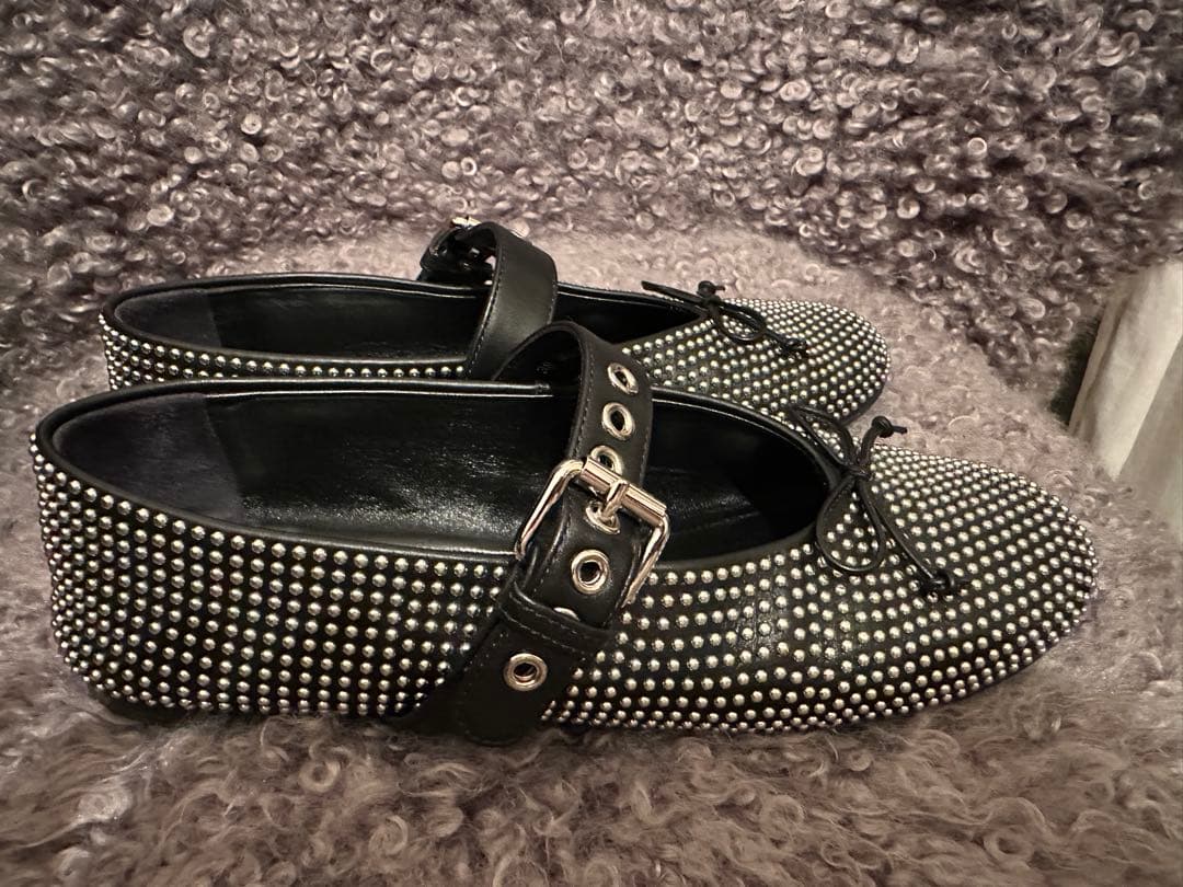 miu miu スタッズ付きバレエシューズ