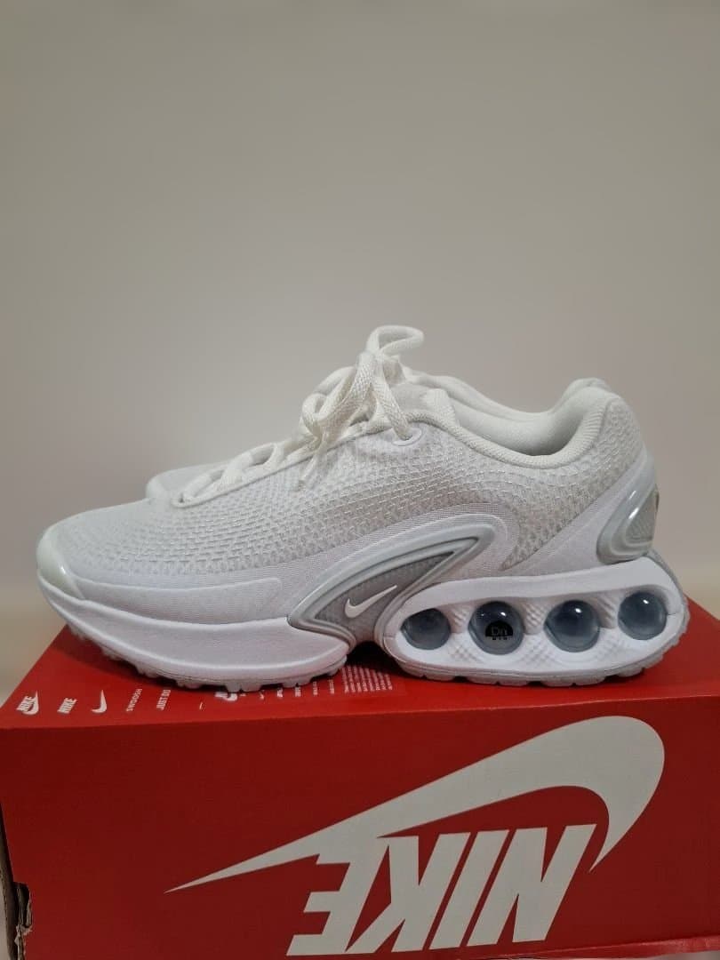 NIKE W AIR MAX DN 23.5㎝