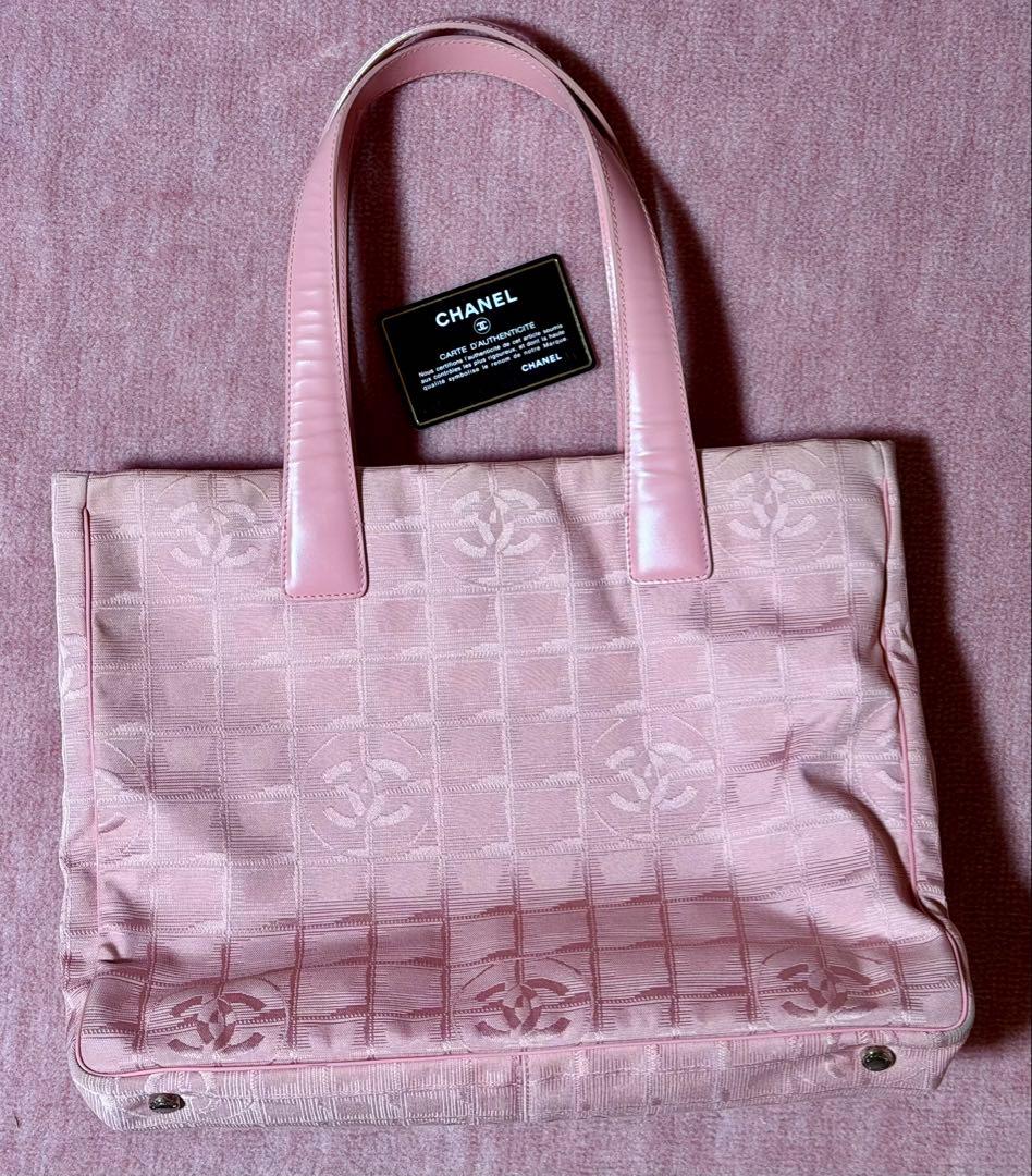 CHANEL ニュートラベルライン 限定ストロベリーピンク ミディアム