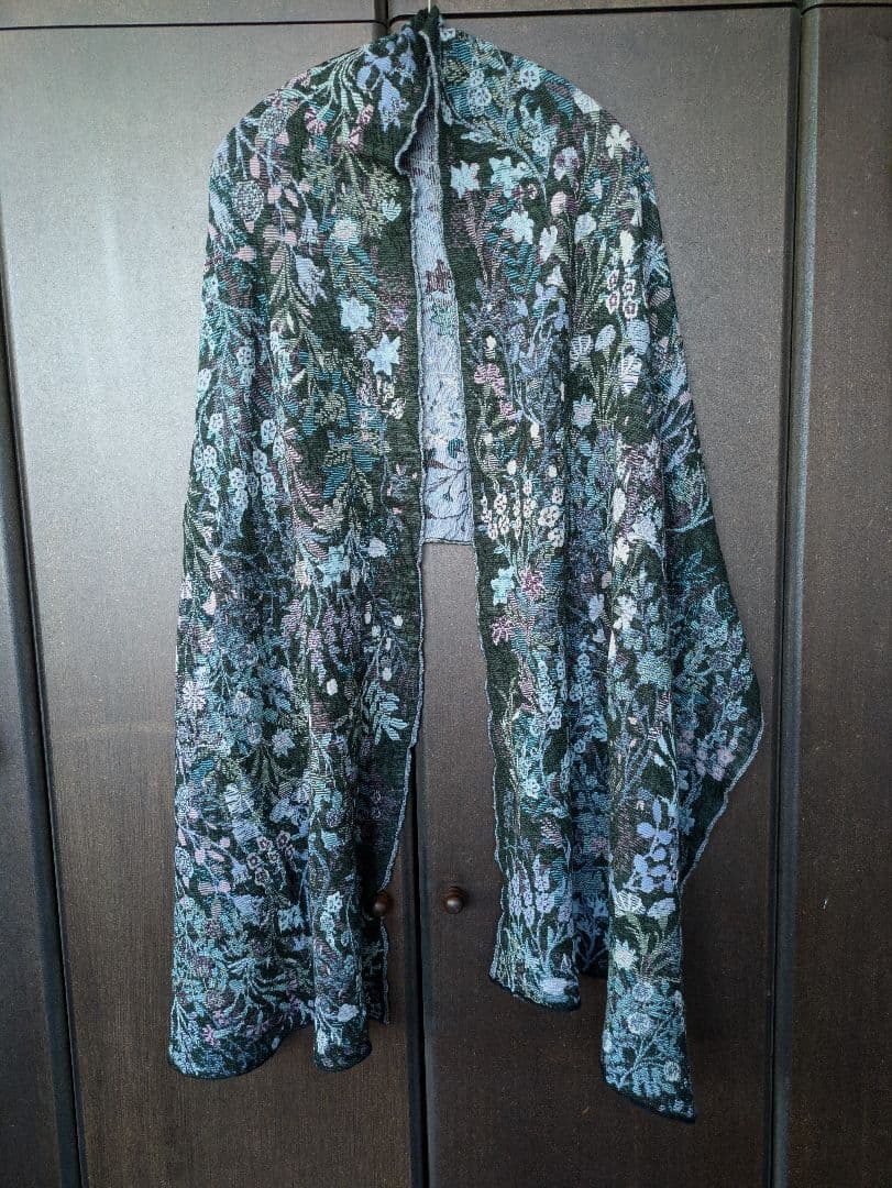 大判　花柄ストレッチ生地黒地ストール・ショール