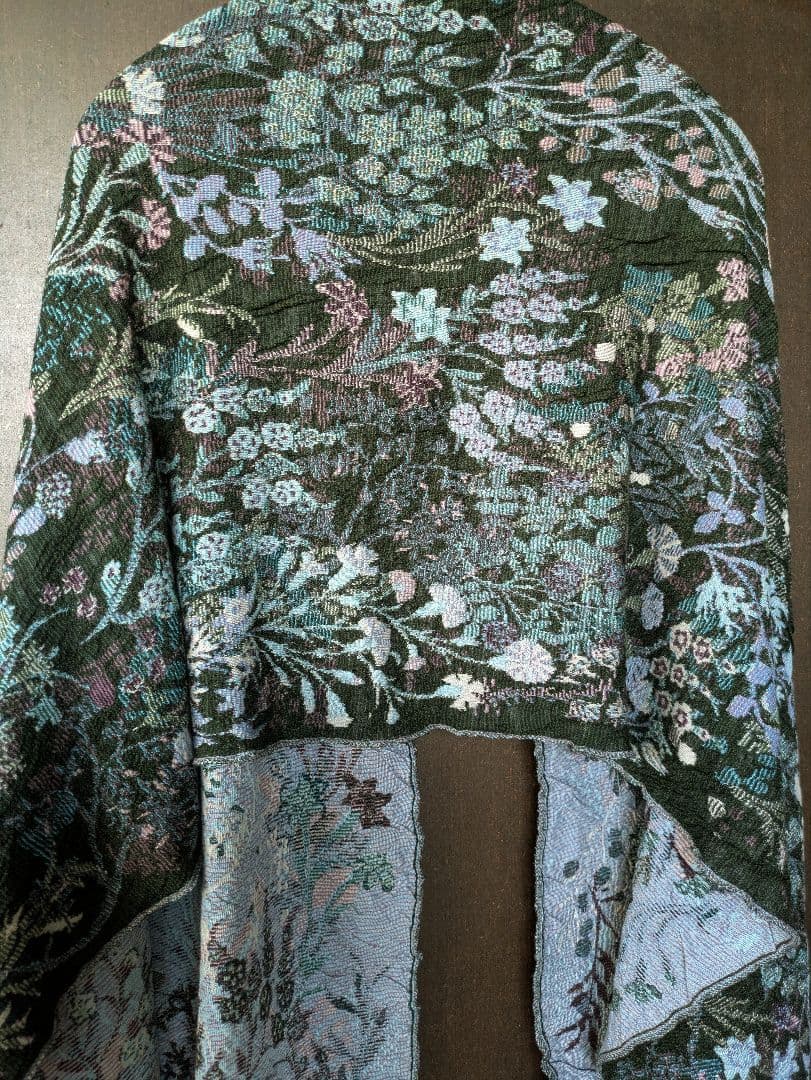 大判　花柄ストレッチ生地黒地ストール・ショール