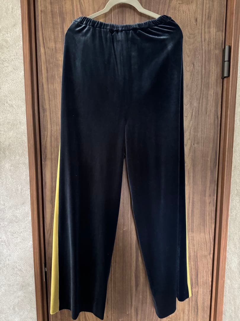 ６ロク　ベルベットネイビーラインパンツ