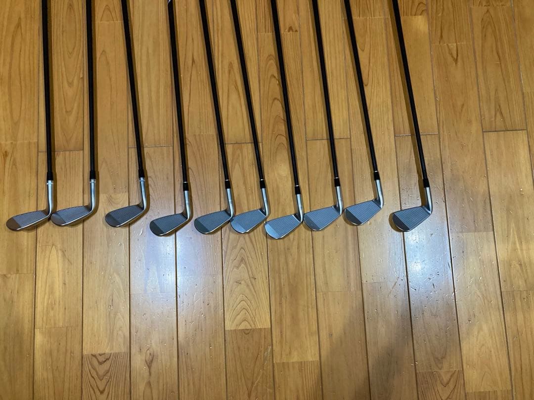 スリクソンフォージド2アイアンセットウェッジラウネカーボンシャフト