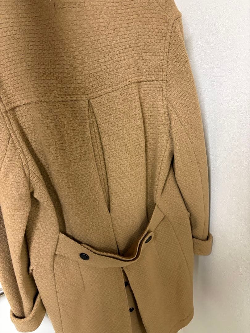 ベージュ ダブルブレスト チェスターコート