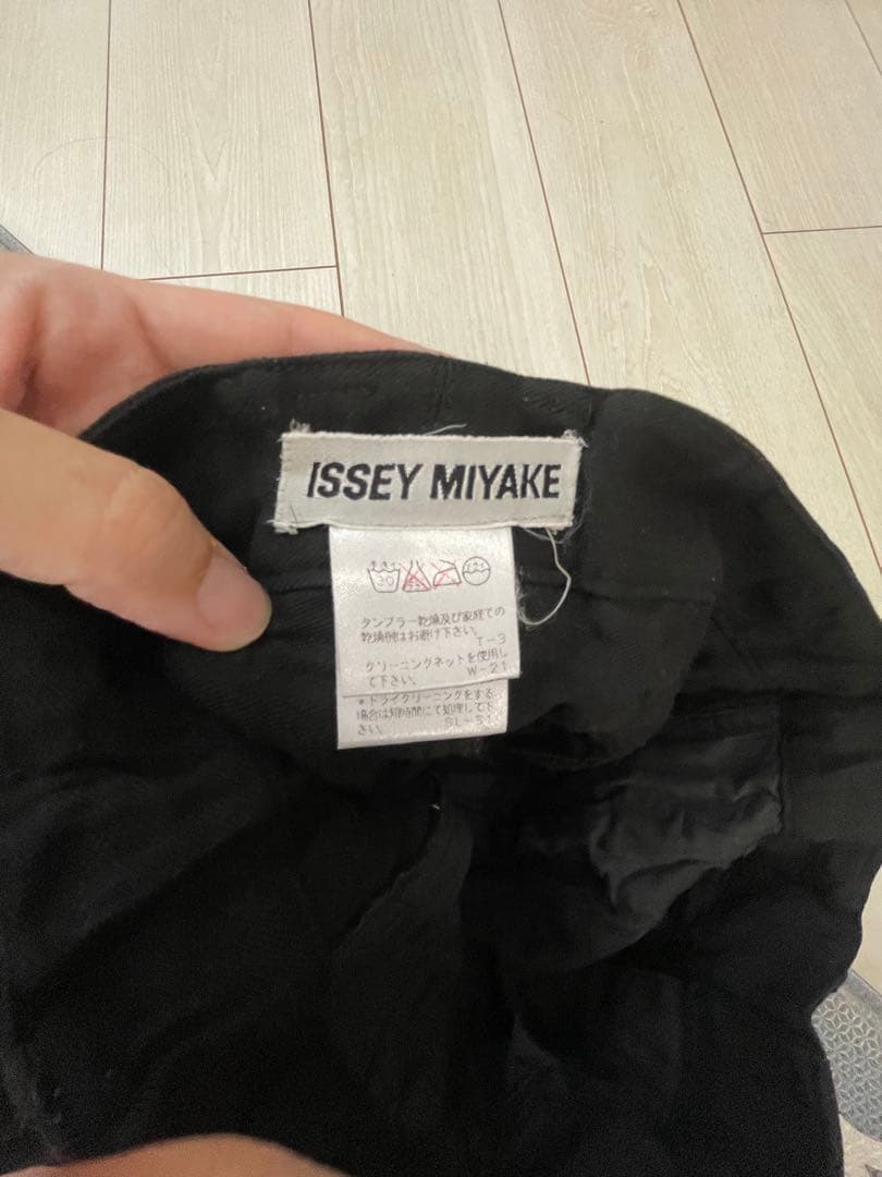 イッセイミヤケランダムプリーツパンツ