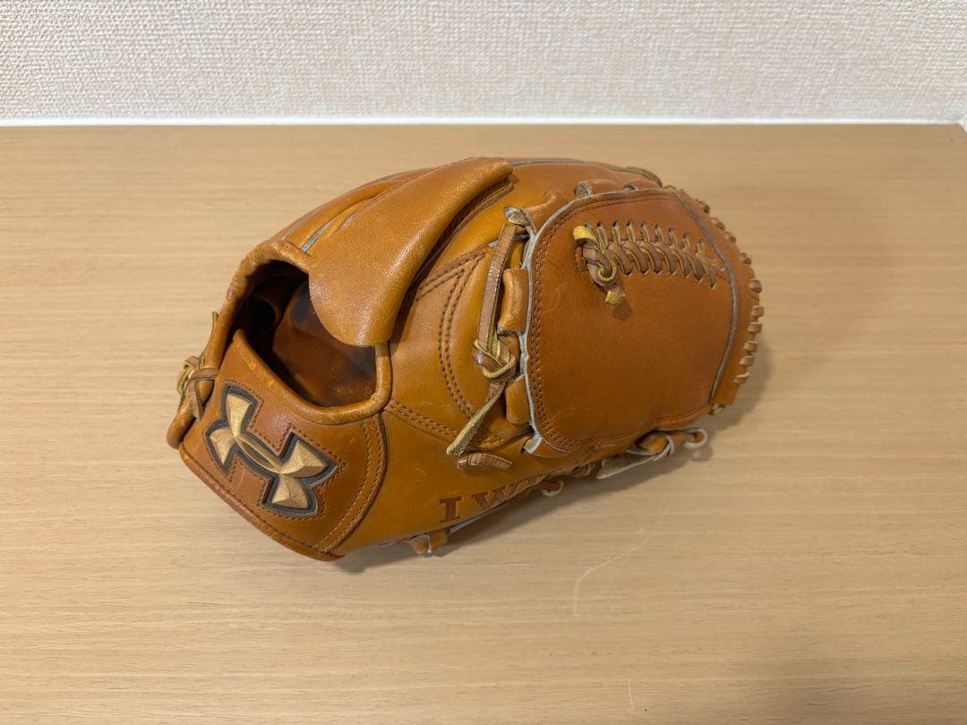 アンダーアーマー　投手用　硬式グローブ