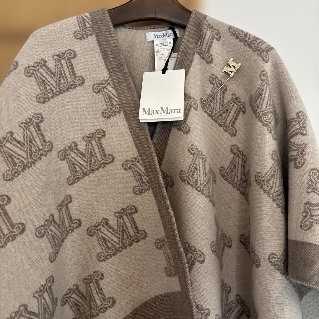 大*生様 Max Mara ベージュ Mロゴ ケープストール フリンジ付き
