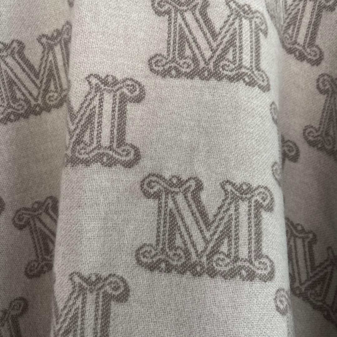 大*生様 Max Mara ベージュ Mロゴ ケープストール フリンジ付き