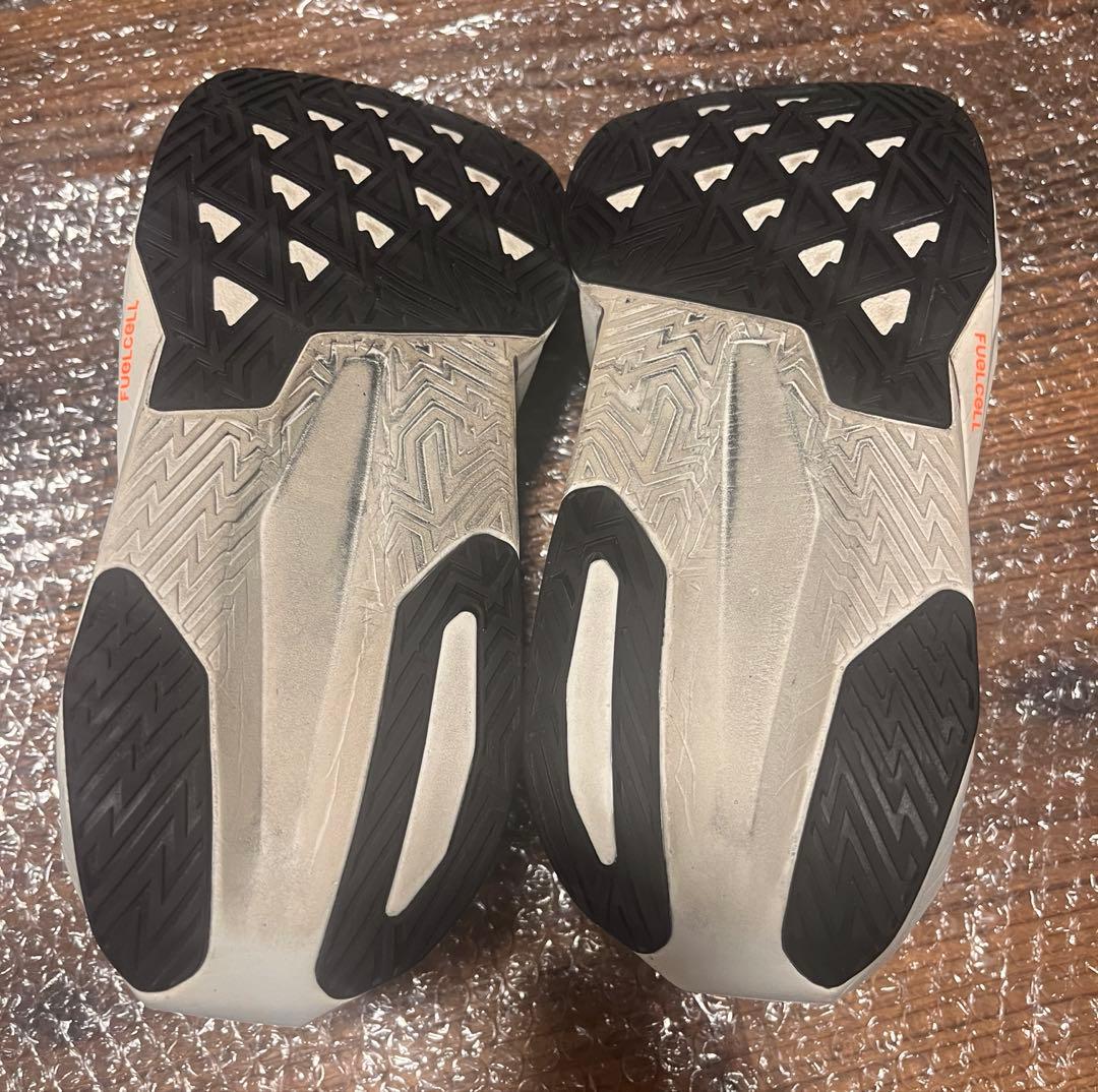 ニューバランス　FuelCell Rebel v5 27.5センチ