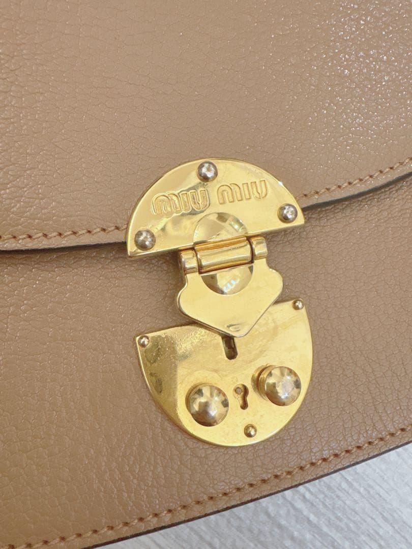 Miu Miu ベージュショルダーバッグ