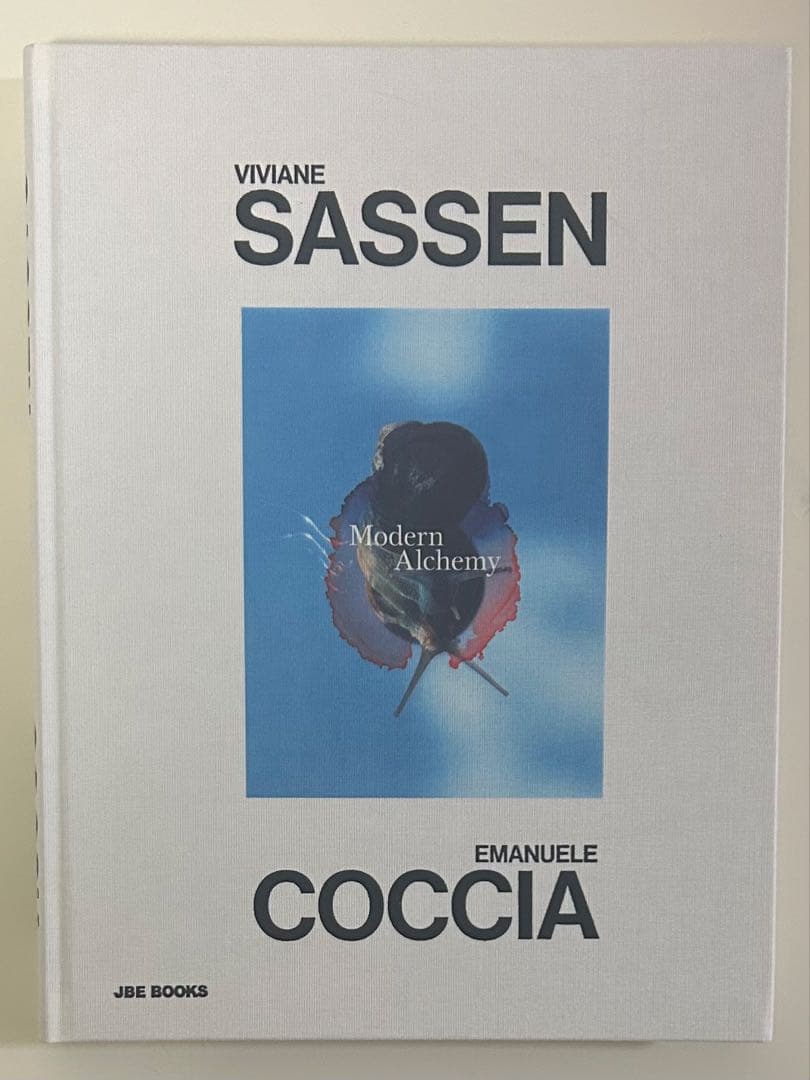 ヴィヴィアン・サッセン,COCCIA Modern Alchemy, サイン入り