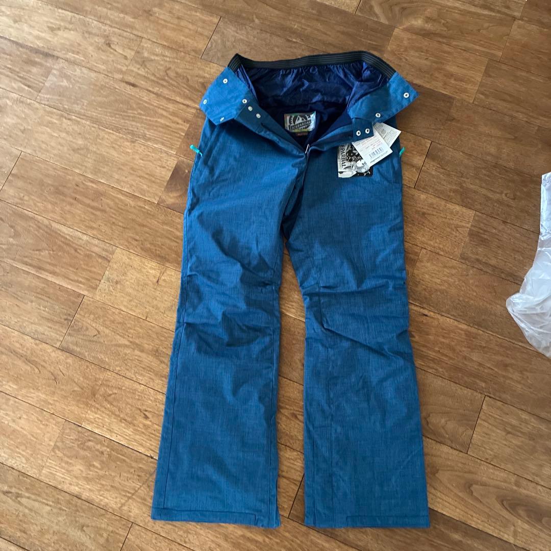新品 タグ付 スノーボードウェア 上下セット Lサイズ　スノーウェア