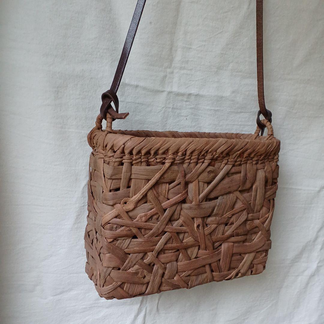 乱れ編みの国産山葡萄ショルダーバッグ