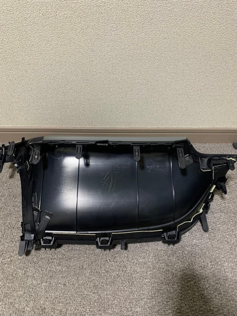 エスクァイア純正オープントレイ（黒） 80系ヴォクシーノア