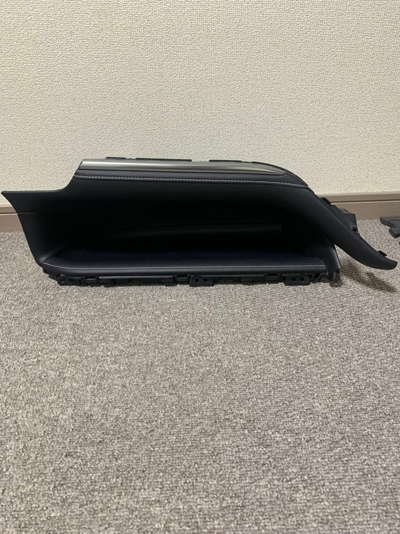 エスクァイア純正オープントレイ（黒） 80系ヴォクシーノア