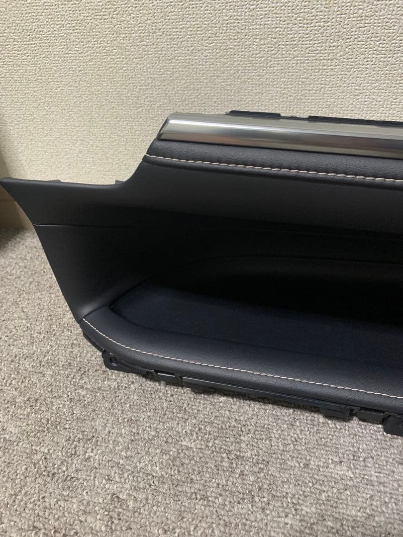 エスクァイア純正オープントレイ（黒） 80系ヴォクシーノア