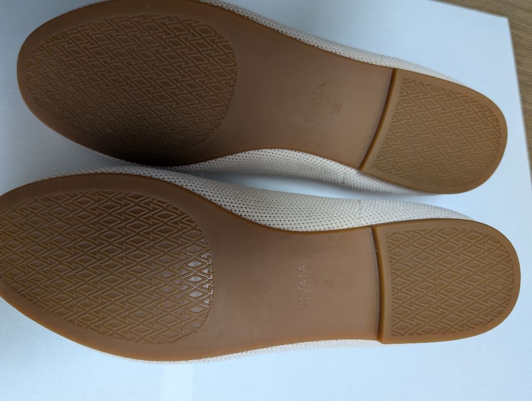 【VIVAIA】蜂 刺繍 フラットシューズ