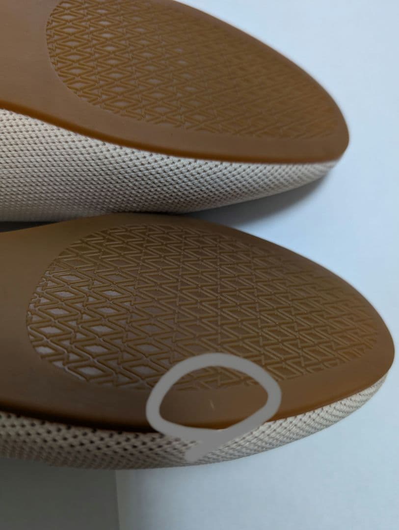 【VIVAIA】蜂 刺繍 フラットシューズ