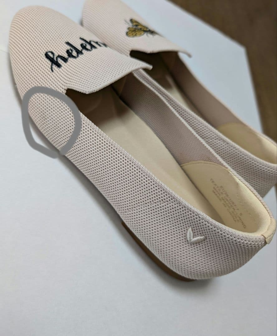 【VIVAIA】蜂 刺繍 フラットシューズ