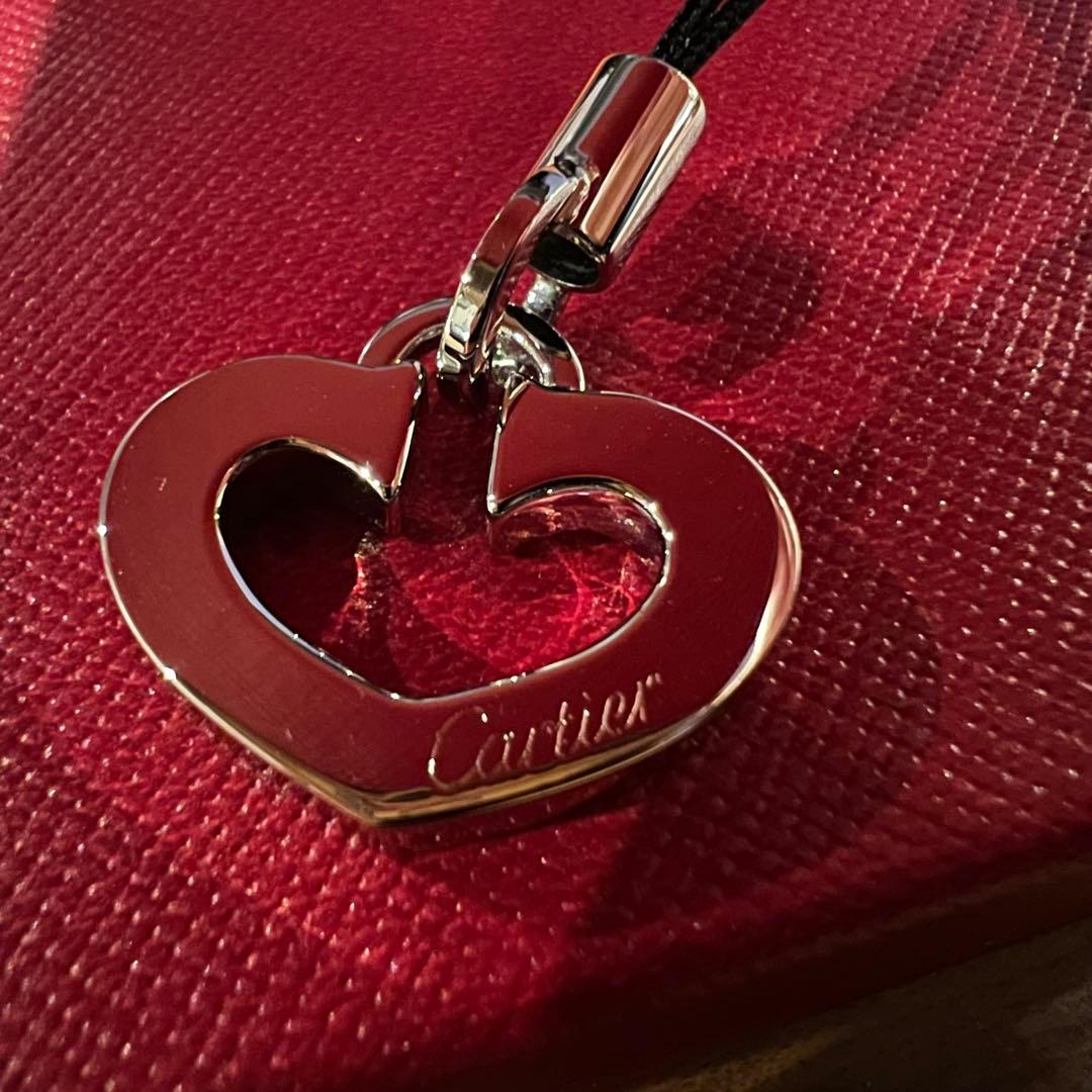 Cartier ハート型キーホルダー