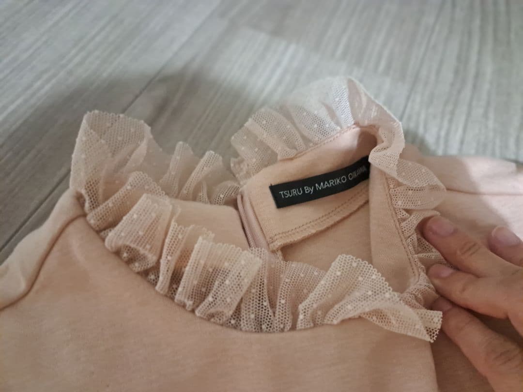 ツルバイマリコオイカワ、ELOISEフリル付きベージュチュニック