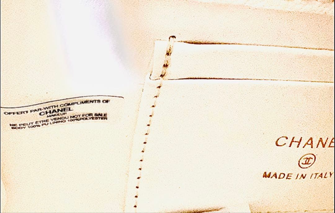 シャネル キルティング チェーンショルダーバッグ　ホワイト✖️ゴールドノベルティ