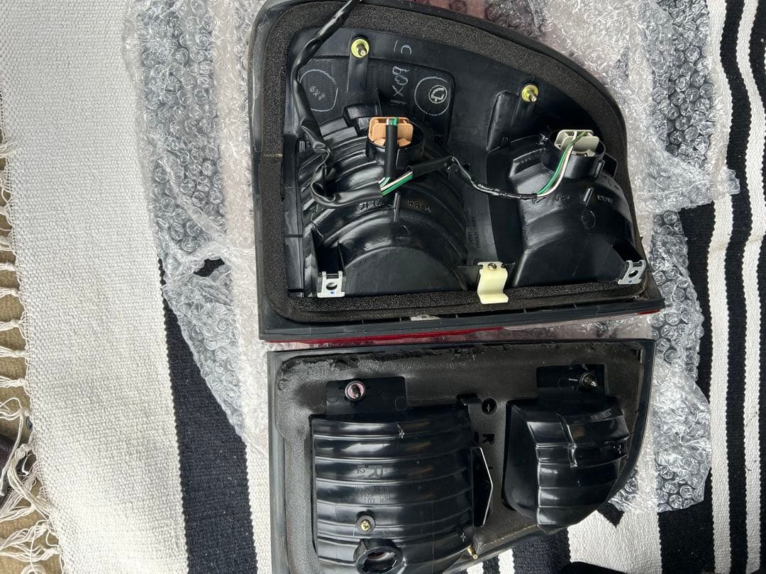 ランクルシグナス　中期　純正テールランプ