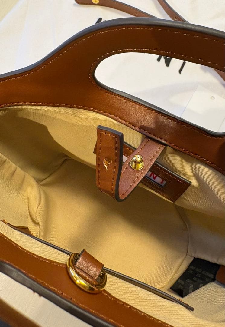 ごん✴︎MARNI ストロー レザー かごバッグ