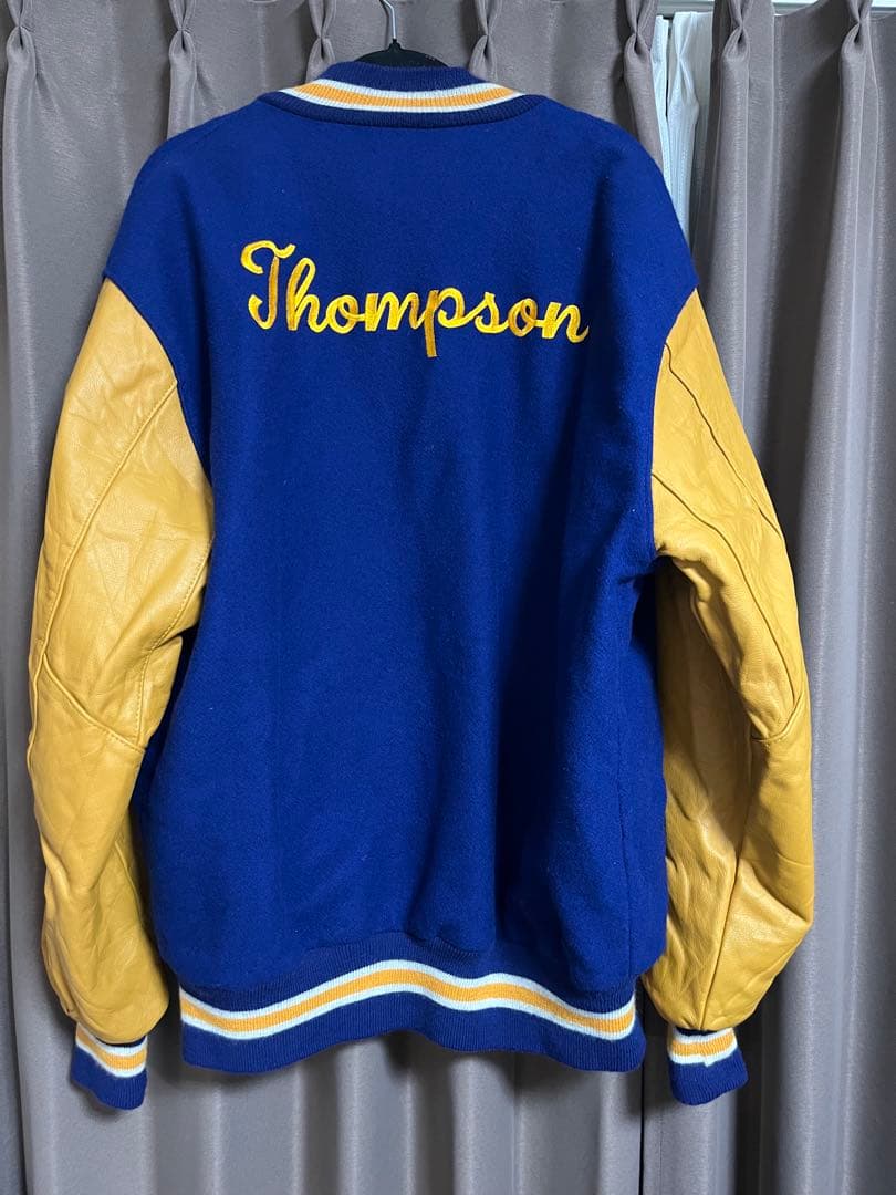 DeLONG スタジャン 青と黄色 Thompson刺繍