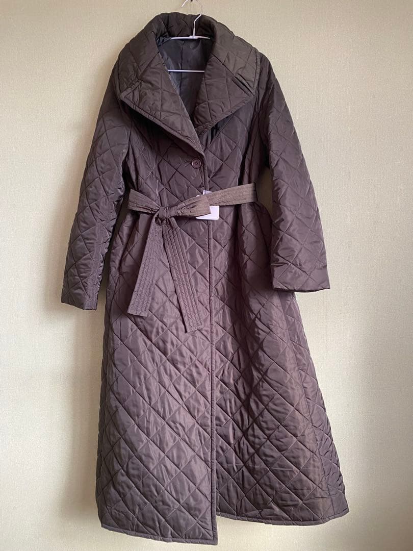 新品カーキ　キルティング ロングコート　軽量