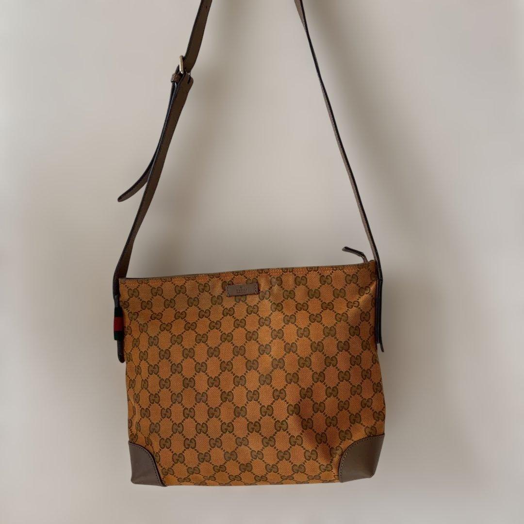美品　グッチ ショルダーバッグ クロスボデG Gシェリーラインバッグ