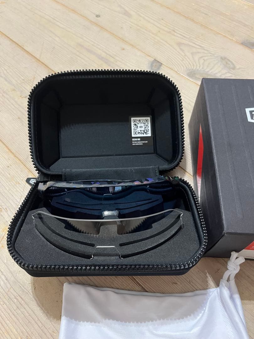 100% サングラス S3 - ブラックホログラム