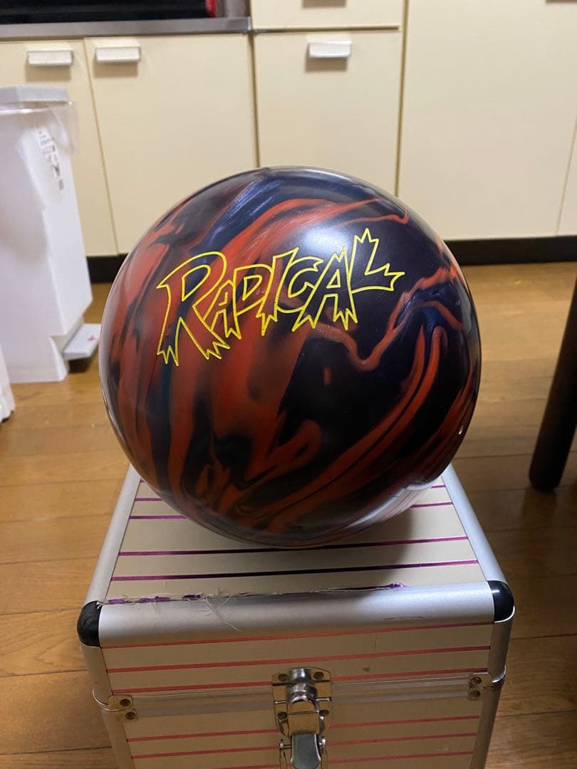 ボーリングボールRADICAL KATANA STRIKE 15P サムレス用。