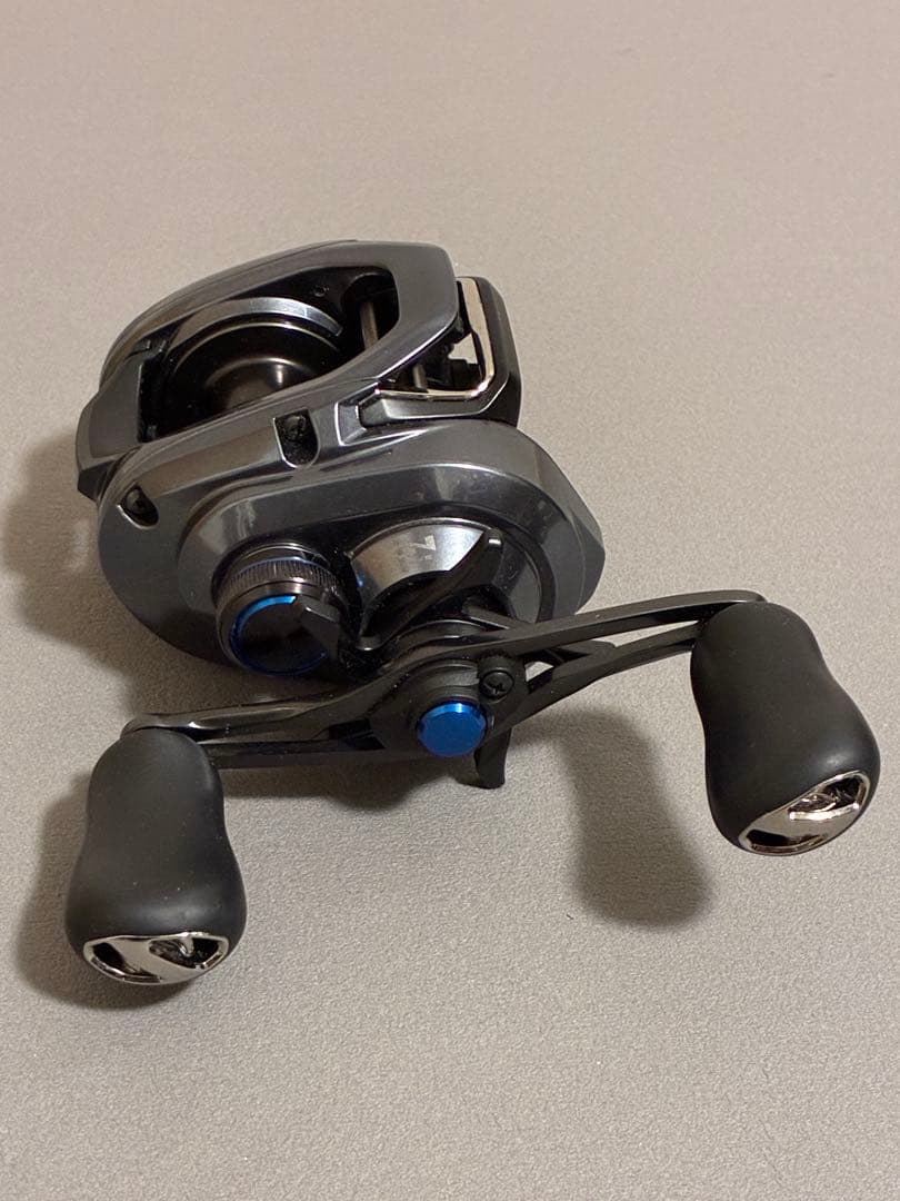 【美品】シマノ 24 SLX 70HG 右巻き ベイトリール