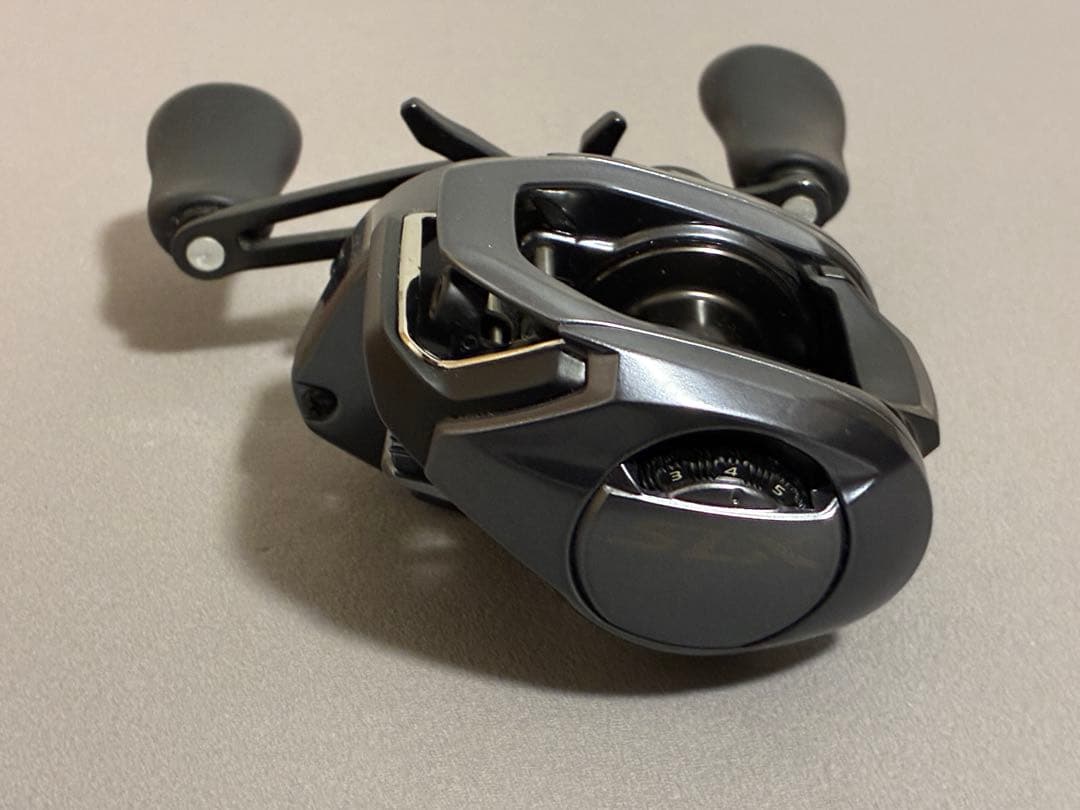 【美品】シマノ 24 SLX 70HG 右巻き ベイトリール