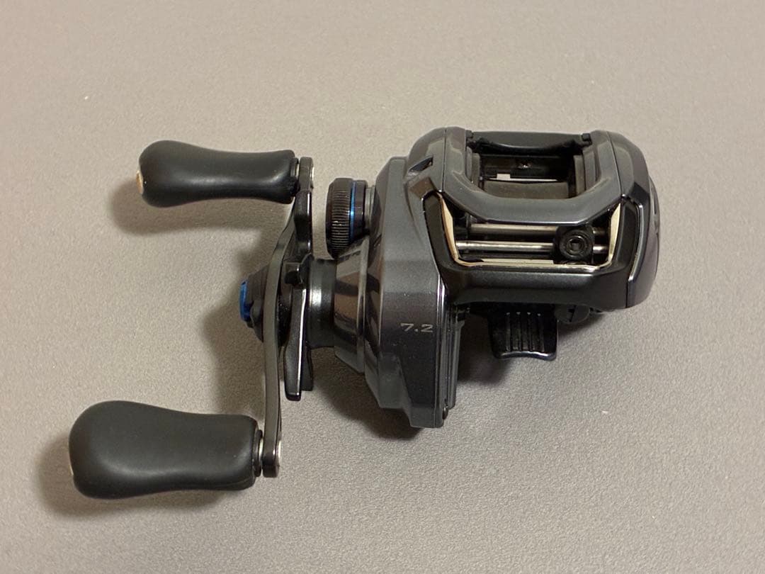 【美品】シマノ 24 SLX 70HG 右巻き ベイトリール